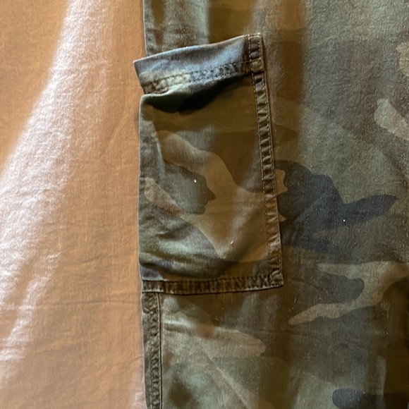 Hollister Camo Pants - Picture 2 of 5